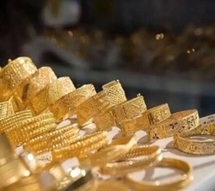 دلار و طلا امروز ریزشی شدند؛ آخرین نرخ‌ها را ببینیدریزش قیمت دلار و طلا امروز؛ آخرین نرخ‌ها را بررسی کنید