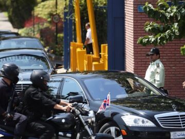 وزارت امور خارجه واردکننده خودرو شد – تابناکوزارت امور خارجه واردکننده خودرو شد؛ جزئیات جنجالی