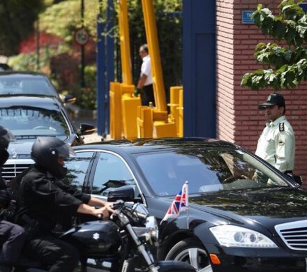 وزارت امور خارجه واردکننده خودرو شد – تابناکوزارت امور خارجه واردکننده خودرو شد؛ جزئیات جنجالی