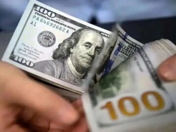 پیش ‌بینی مهم قیمت دلار فردا پنجشنبه ۱۳ آذر ‍۱۴۰۴ / بازار ارز دوباره از کنترل خارج می‌شود؟پیش‌بینی قیمت دلار فردا ۱۳ آذر ۱۴۰۴: بازار ارز در بحران؟