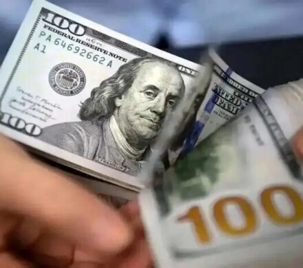 پیش ‌بینی مهم قیمت دلار فردا پنجشنبه ۱۳ آذر ‍۱۴۰۴ / بازار ارز دوباره از کنترل خارج می‌شود؟پیش‌بینی قیمت دلار فردا ۱۳ آذر ۱۴۰۴: بازار ارز در بحران؟
